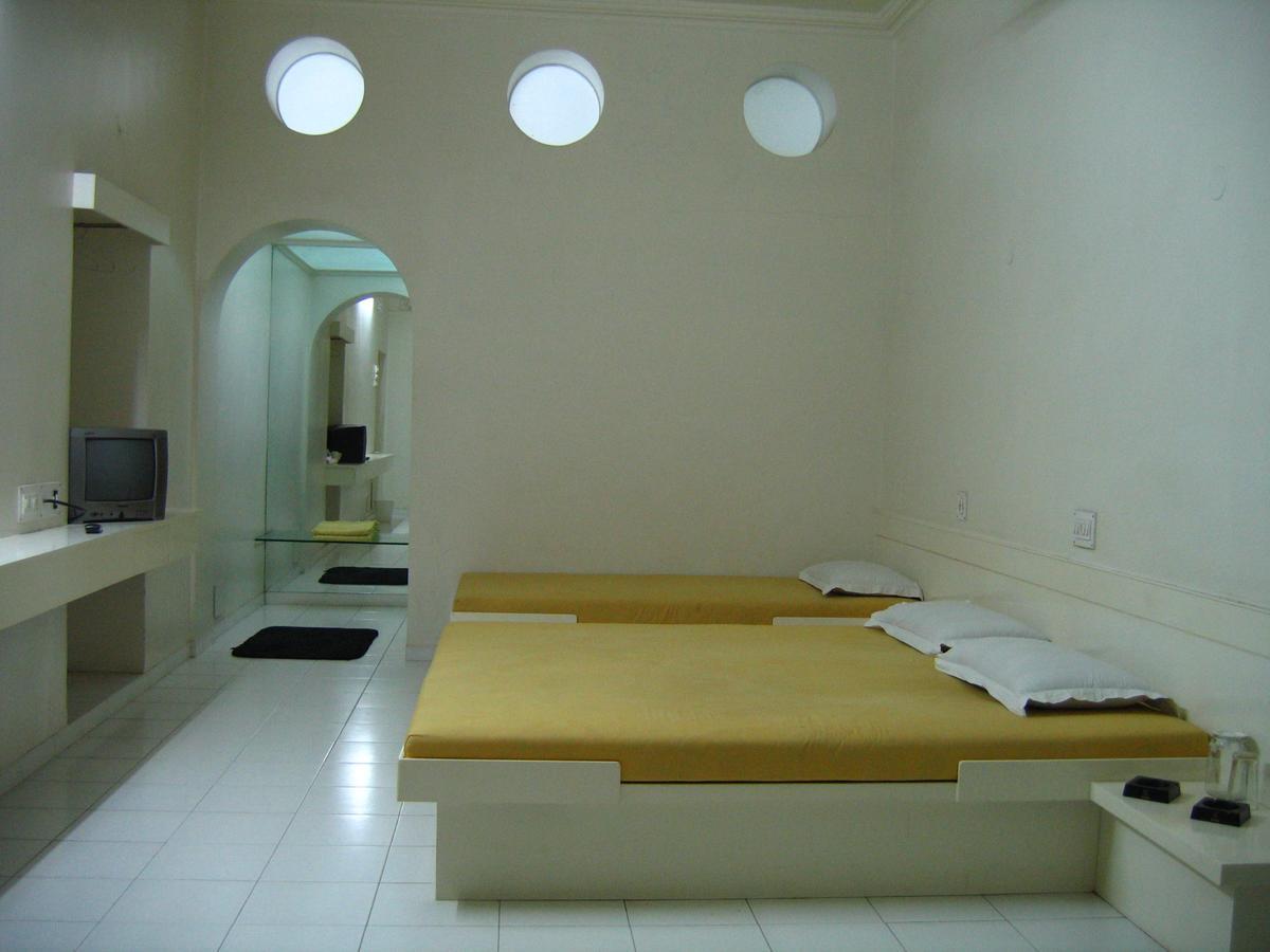 Hotel Plaza -Booking For Foreign Tourist- Jālgaon Екстериор снимка